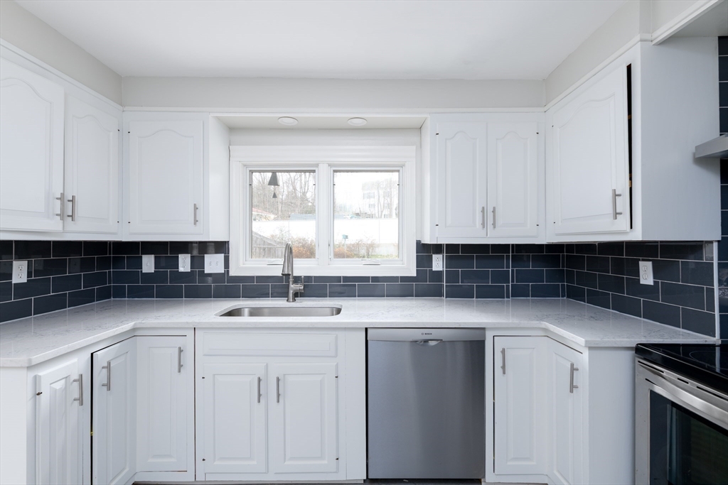 3 Old English Road Worcester, MA 01609 - Photo 5 of 39 Gallery Image 5