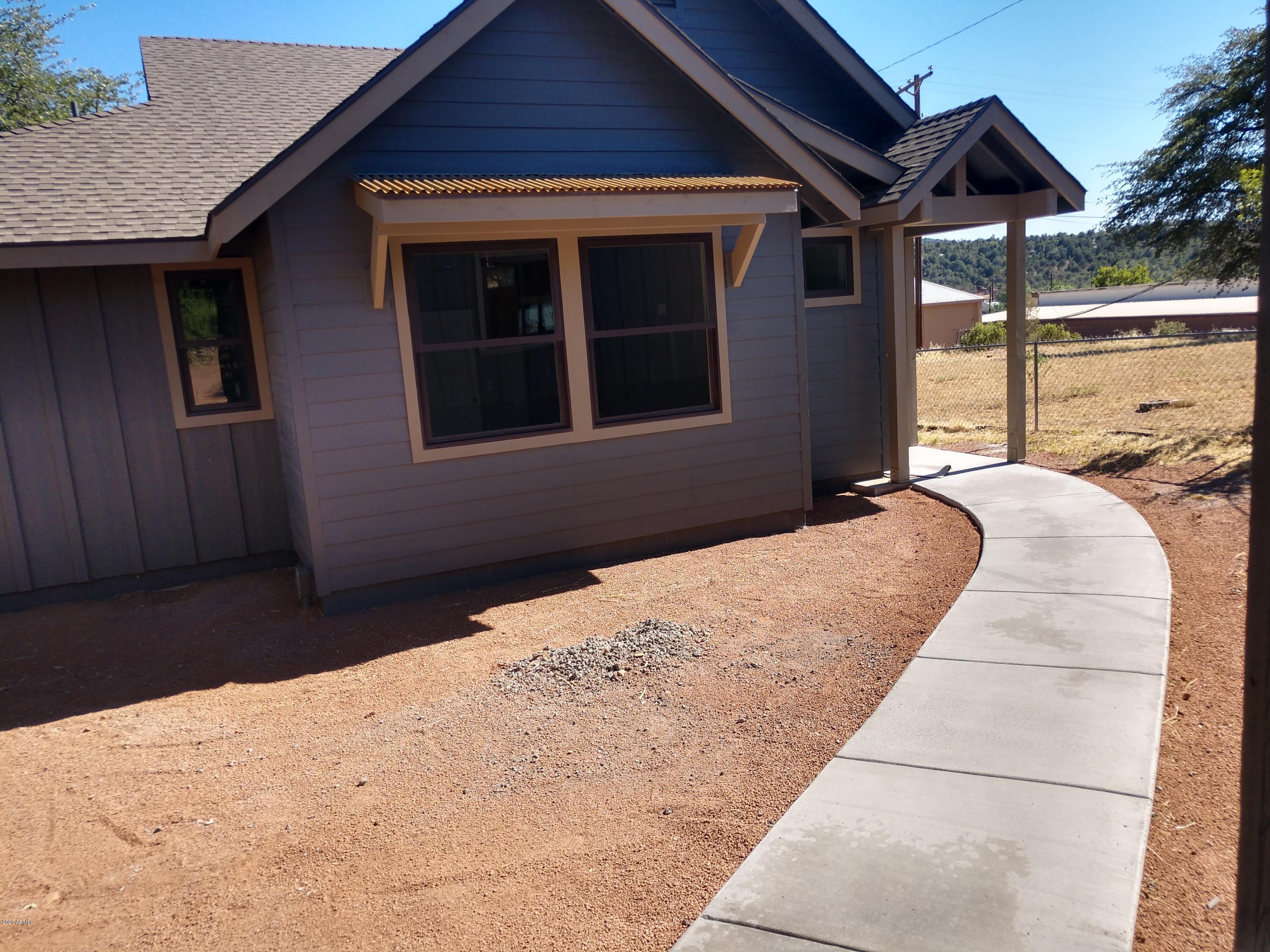 405 West Frontier Street Payson, AZ 85541 - Photo 20 of 22 Walk way from garage to home