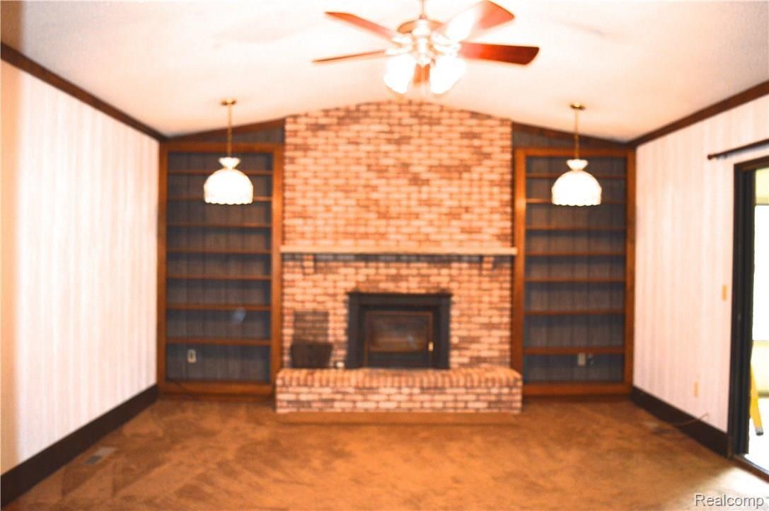 4061 Elms Road Swartz Creek, MI 48473 - Photo 2 of 36 Large Family Room with Large Sunroom off slider doors