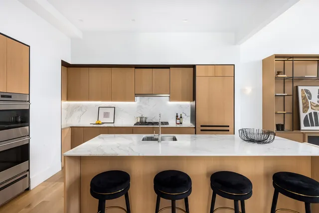 $5,495,000 | 215 East 19th Street, Unit 8E | Gramercy