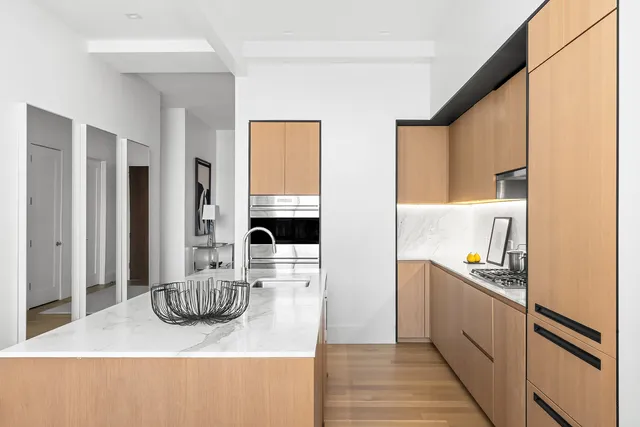 $5,495,000 | 215 East 19th Street, Unit 8E | Gramercy