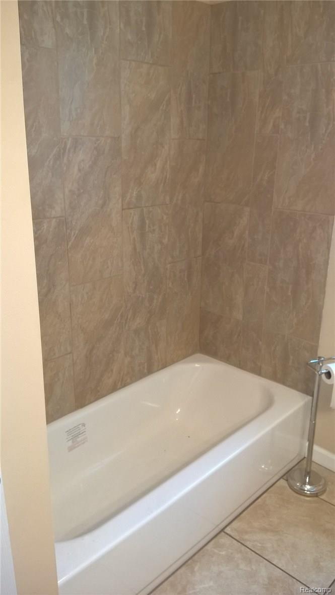 30260 Beverly Road Romulus, MI 48174 - Photo 25 of 30 bev bath 3.jpg
