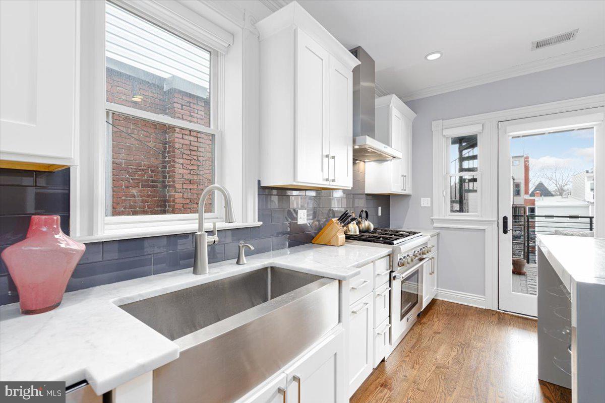 1128 Columbia Road Northwest, Unit 2 Washington, DC 20009 - Photo 12 of 28