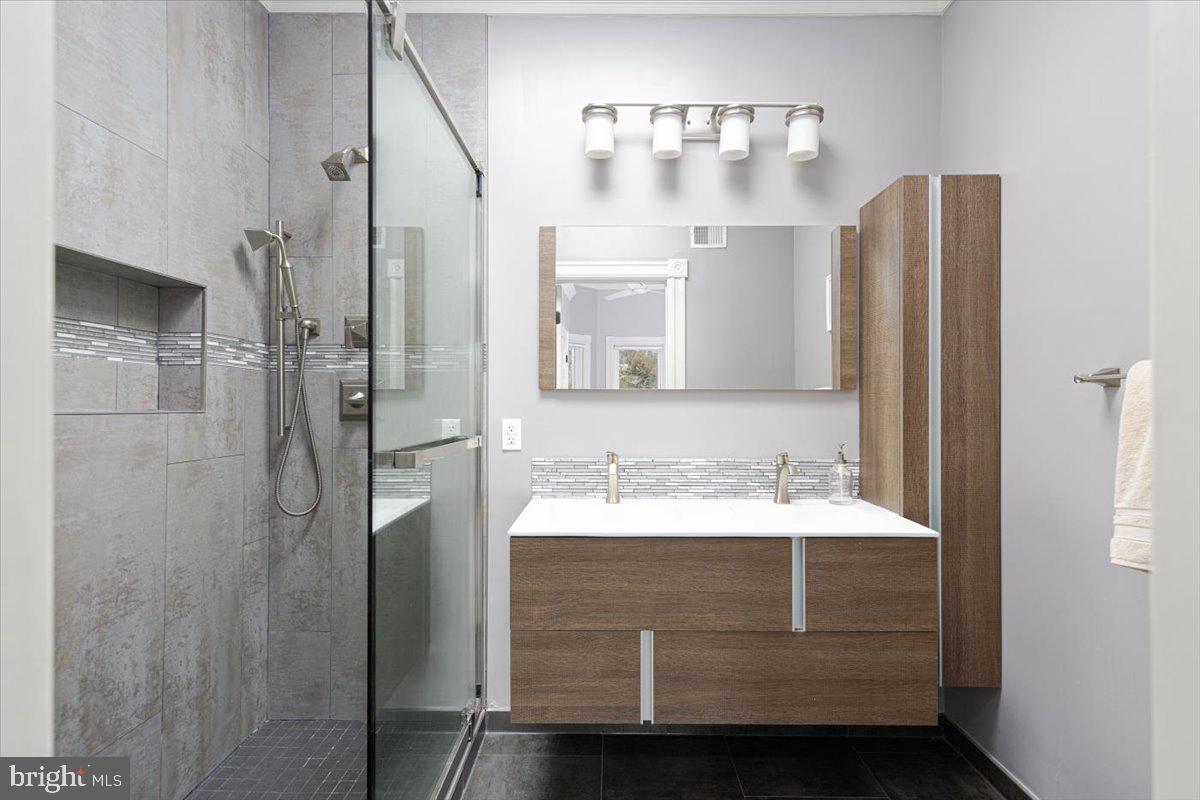 1128 Columbia Road Northwest, Unit 2 Washington, DC 20009 - Photo 21 of 28