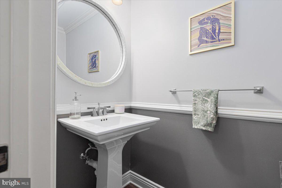 1128 Columbia Road Northwest, Unit 2 Washington, DC 20009 - Photo 25 of 28