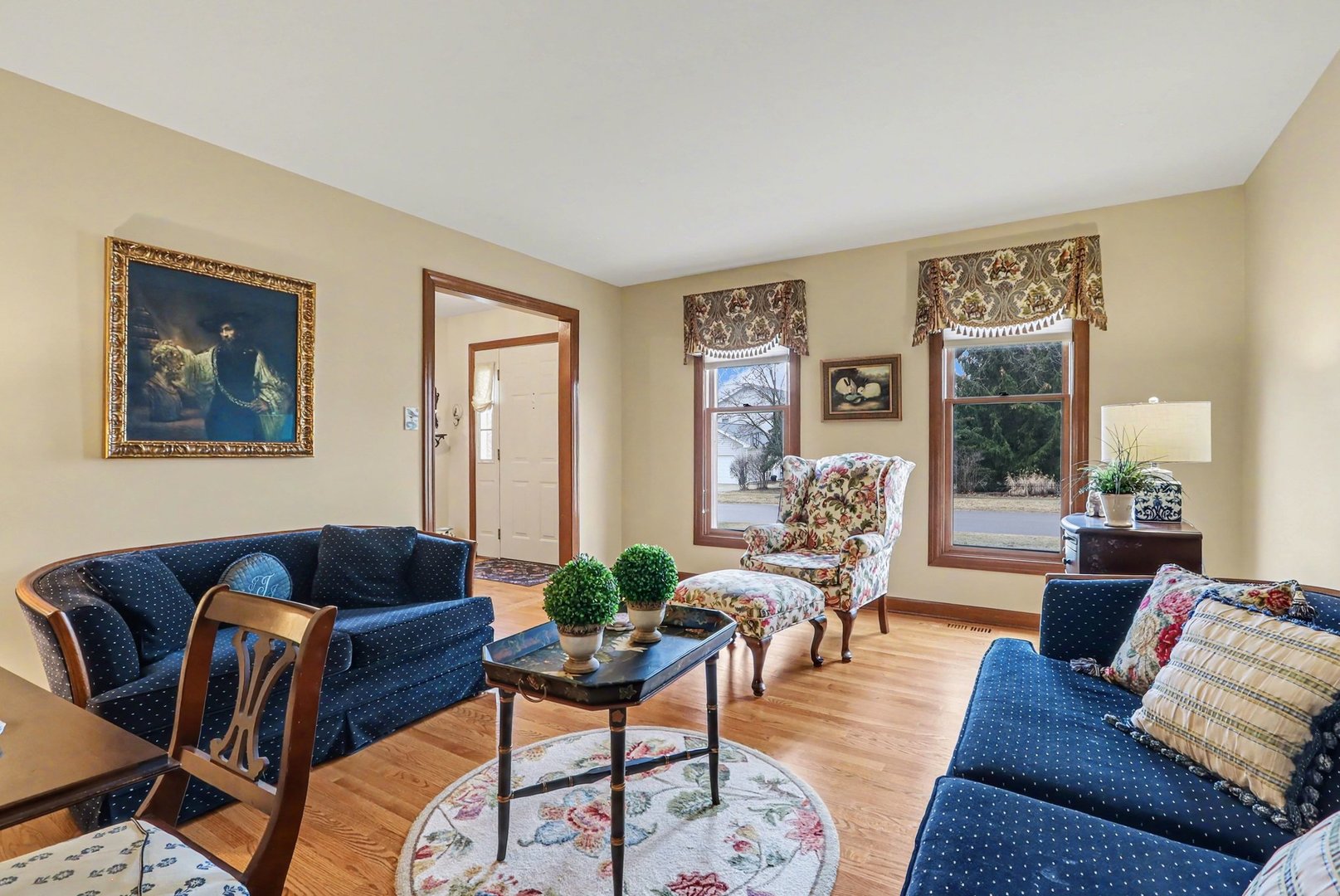 570 Violet Lane Batavia, IL 60510 - Photo 4 of 28 a living room with furniture potted plant next to a window