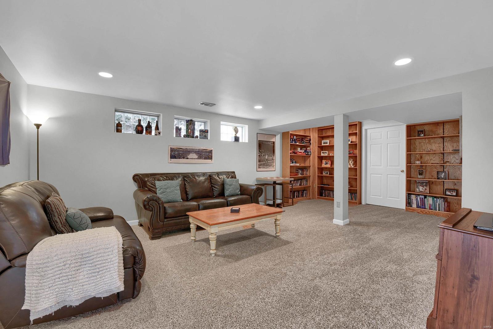 1906 Strawberry Ridge Drive Ballwin, MO 63021 - Photo 20 of 27 Gallery Image 20