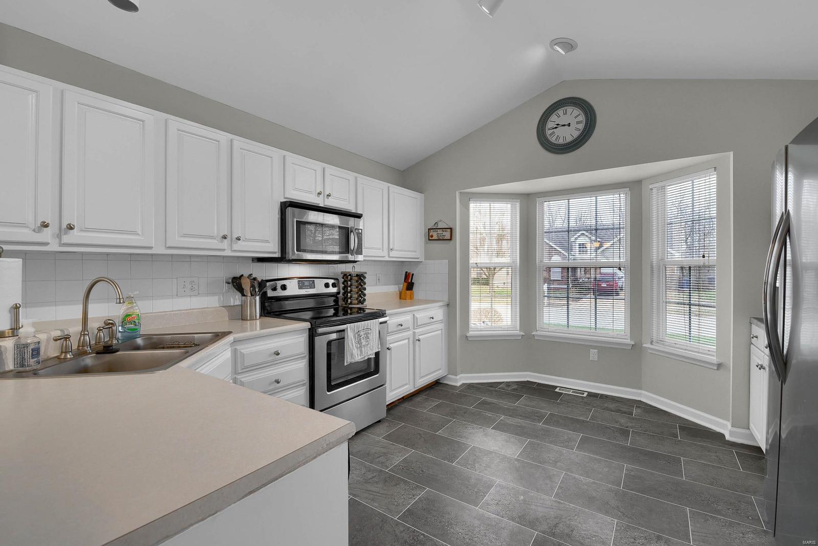 1906 Strawberry Ridge Drive Ballwin, MO 63021 - Photo 7 of 27 Gallery Image 7