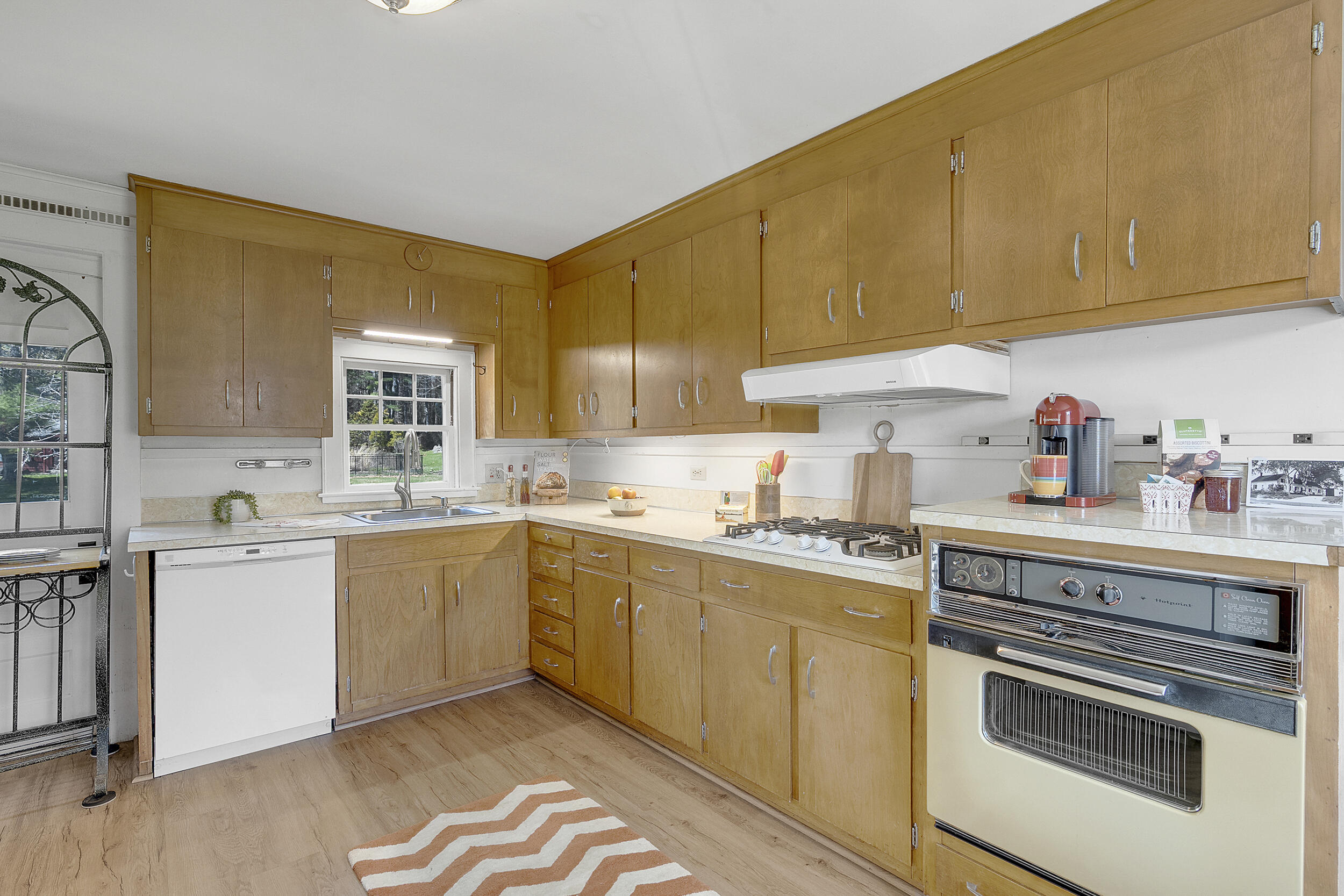 255 Raymond Hill Road Raymond, ME 04071 - Photo 33 of 91 Kitchen 2