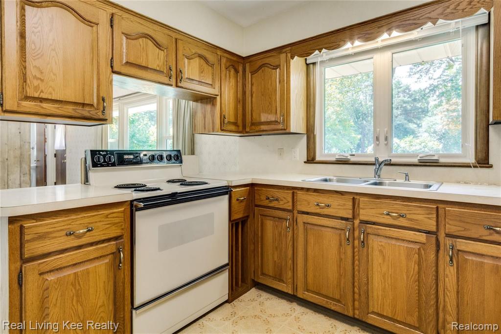 2361 Oklahoma Avenue Rochester Hills, MI 48309 - Photo 21 of 45