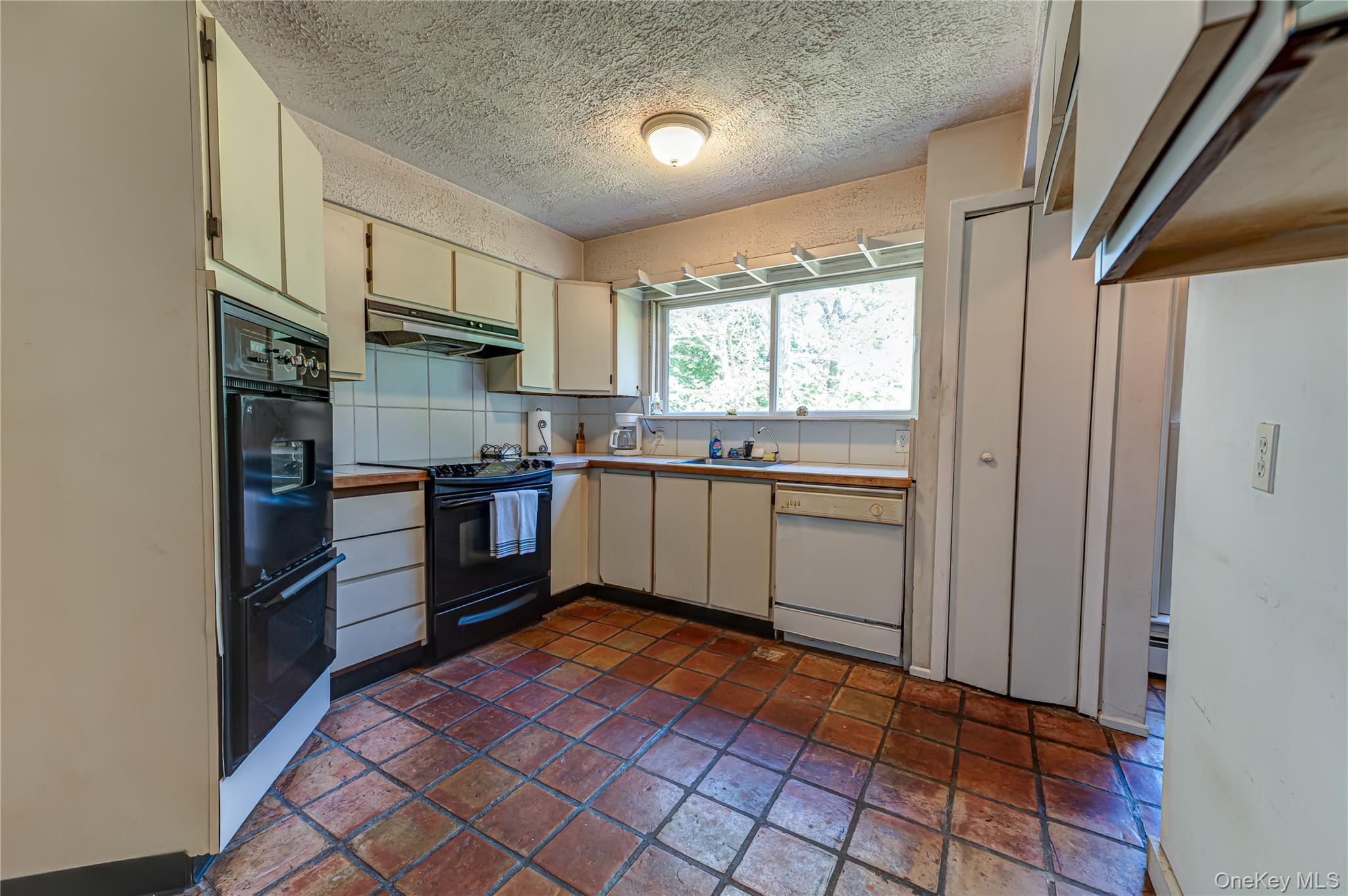 14 Sylvester Road Wading River, NY 11792 - Photo 5 of 19