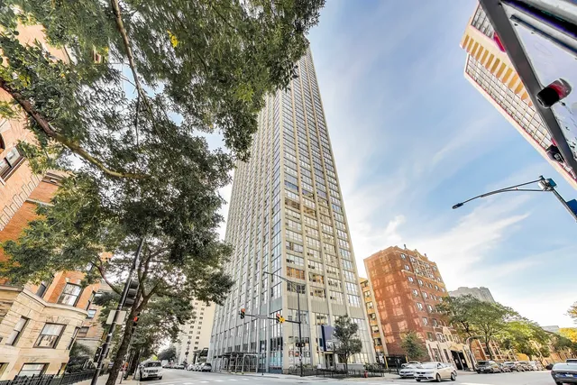 $2,500 | 655 West Irving Park Road, Unit 606, Chicago, IL 60613