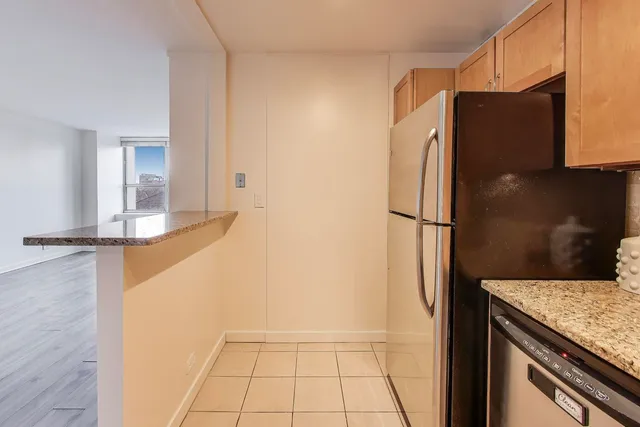 $2,500 | 655 West Irving Park Road, Unit 606, Chicago, IL 60613