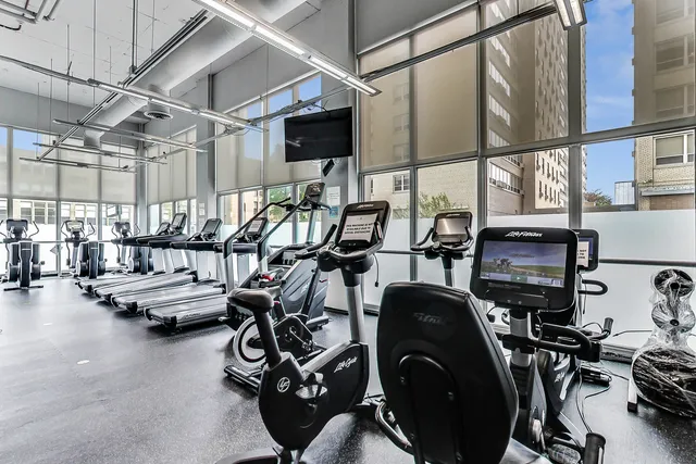 $2,500 | 655 West Irving Park Road, Unit 606, Chicago, IL 60613