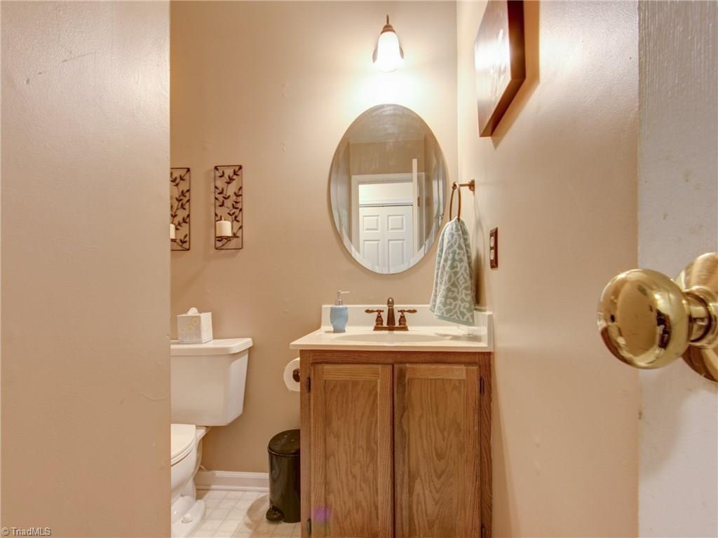 5906 High View Road Greensboro, NC 27410 - Photo 8 of 28 Gallery Image 8