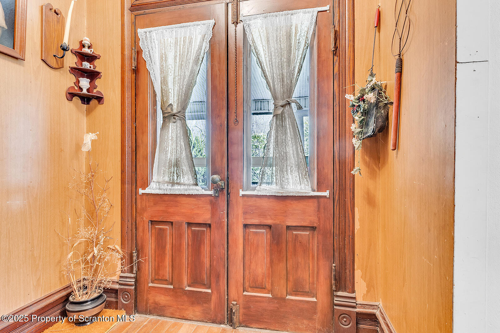 1079 Sutton Creek Road Dallas, PA 18612 - Photo 19 of 64 a view of a front door