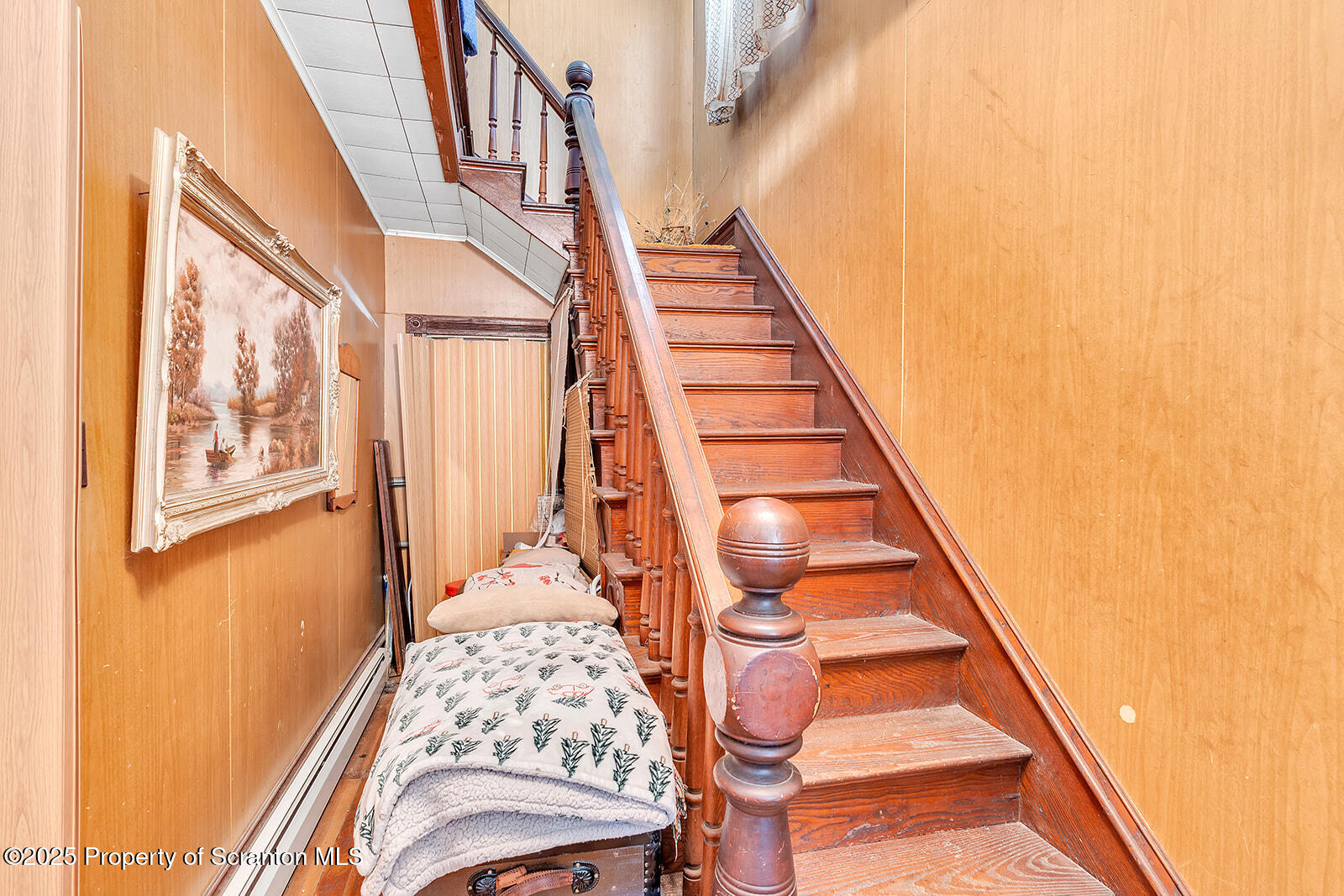 1079 Sutton Creek Road Dallas, PA 18612 - Photo 52 of 64 a view of entryway