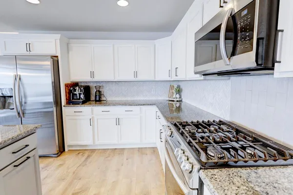 $559,900 | 993 Clover Lane, DeForest, WI 53532