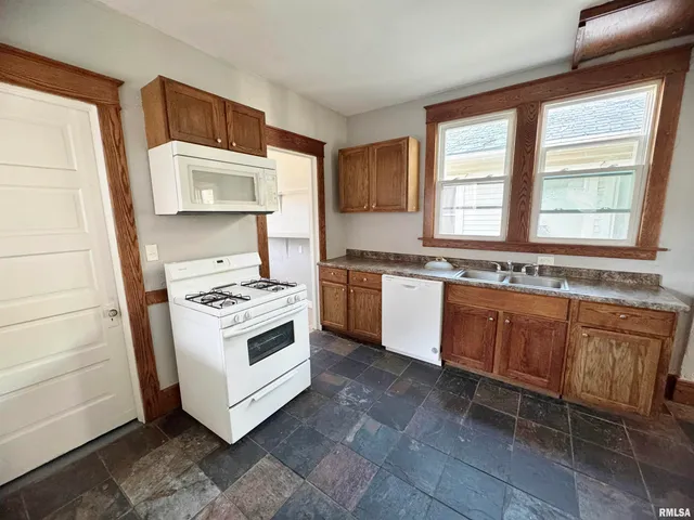 $109,000 | 1234 12th Street, Rock Island, IL 61201