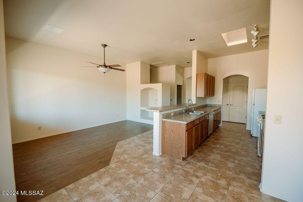 7611 West Rising Ridge Road Tucson, AZ 85743 - Photo 14 of 38 Gallery Image 14