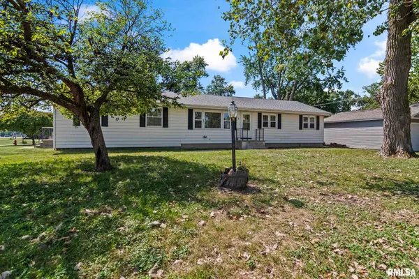 $269,900 | 2 Royal Drive, Sherman, IL 62684