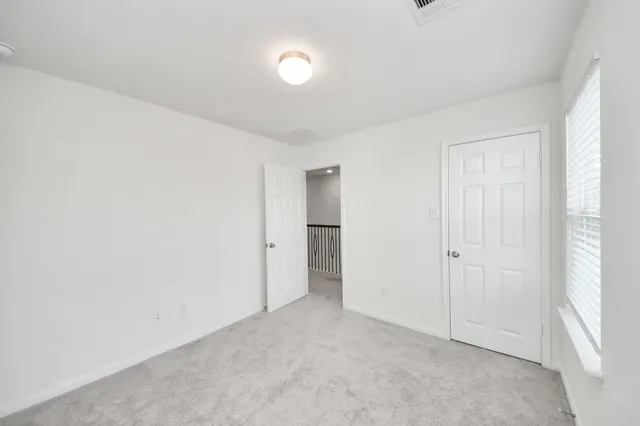 an empty room with windows and pillars in it