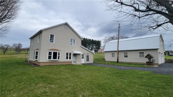 $285,000 | 1154 Million Dollar Highway, Stoystown, PA 15563