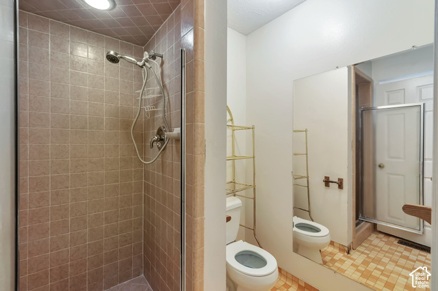 386 North 210 East Mapleton, UT 84664 - Photo 19 of 30 Tiled shower enclosure with a hand-held shower head