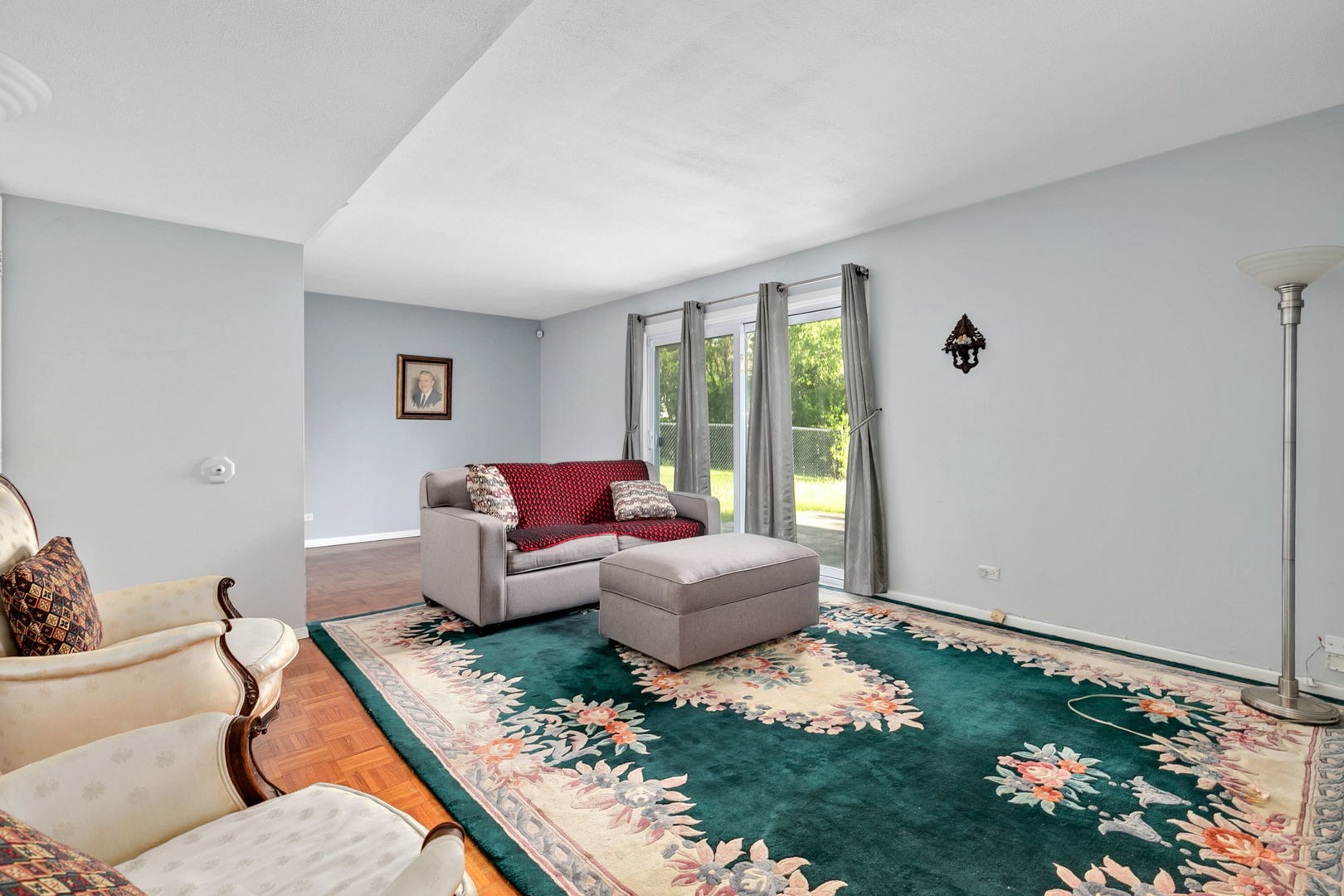 35 Buckingham Lane Buffalo Grove, IL 60089 - Photo 3 of 18 a living room with furniture and flowers
