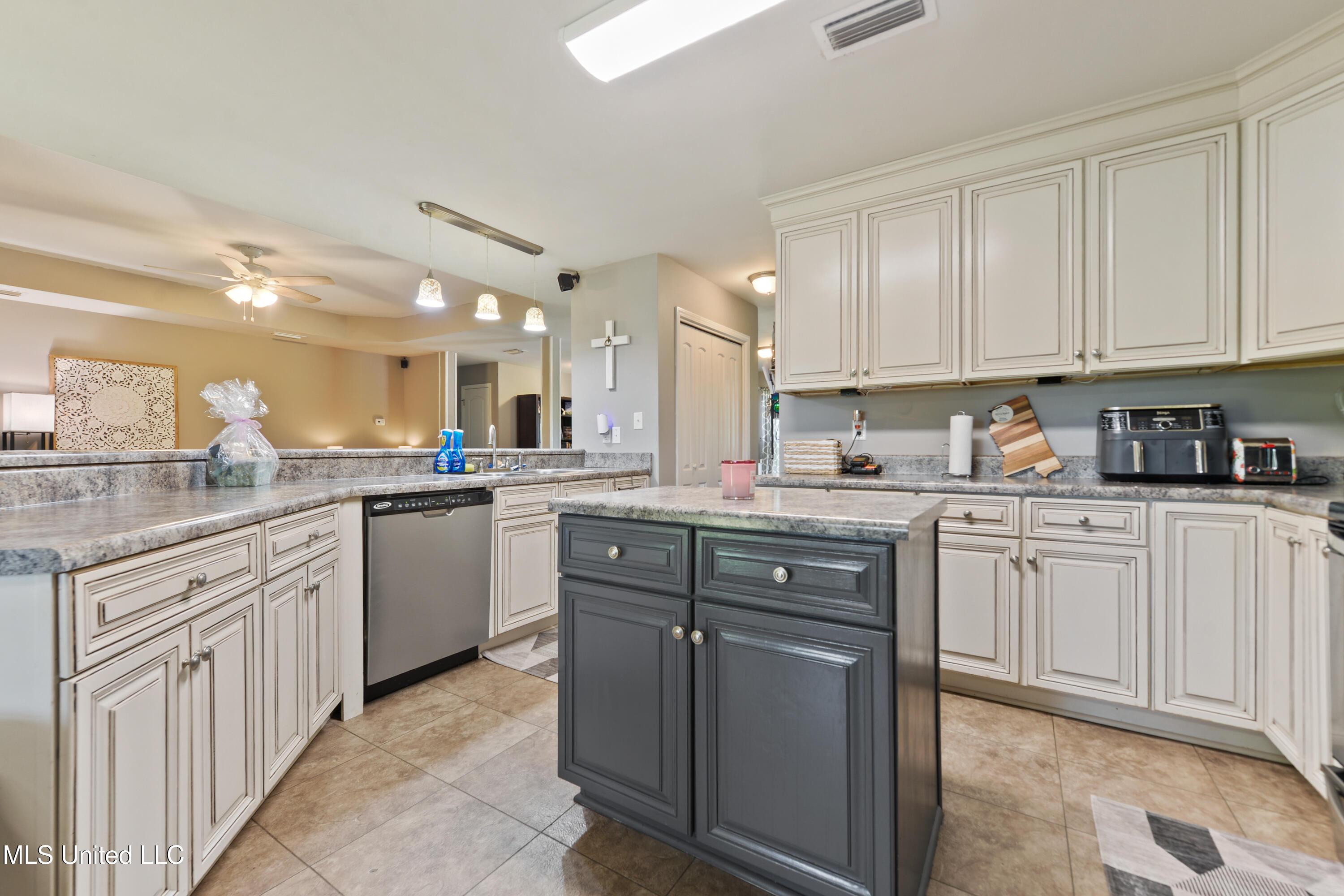 152 Brown Loop Lucedale, MS 39452 - Photo 11 of 35 011