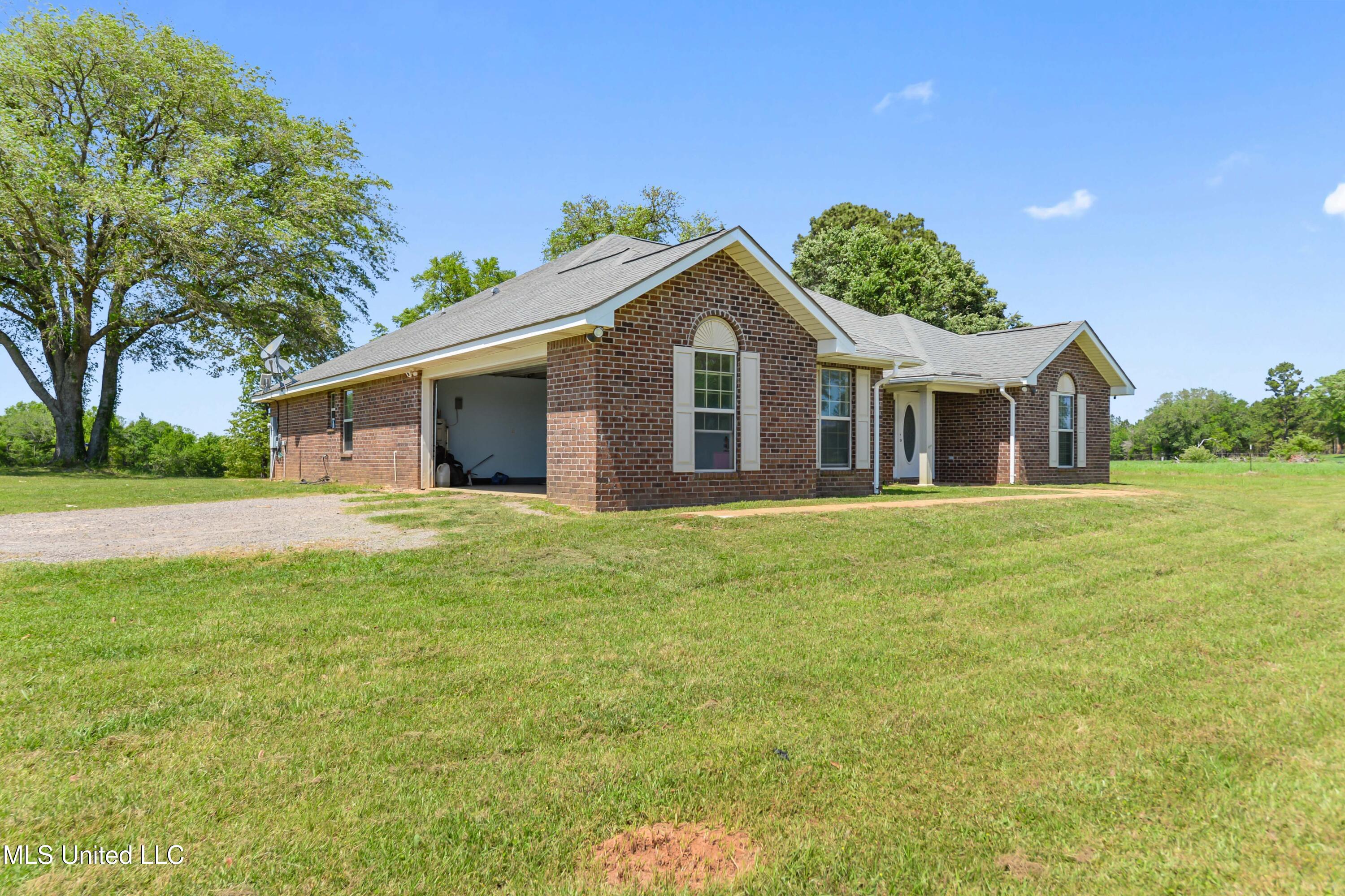 152 Brown Loop Lucedale, MS 39452 - Photo 2 of 35 002