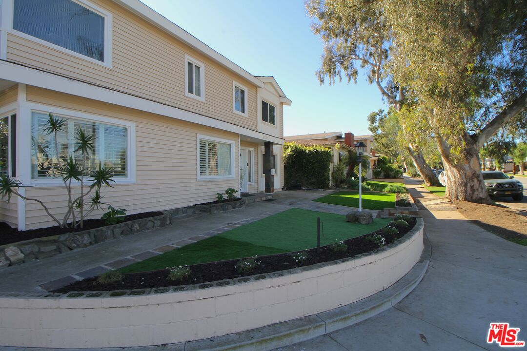 8100 West 83rd Street Playa del Rey, CA 90293 - Photo 17 of 25