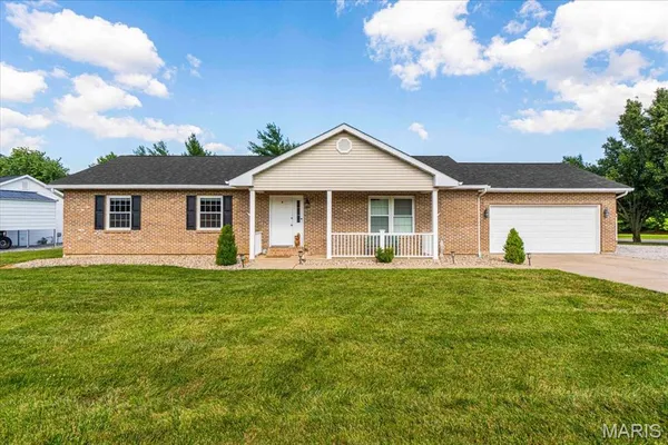 $249,900 | 100 North Cedar Bluff Drive, Valmeyer, IL 62295