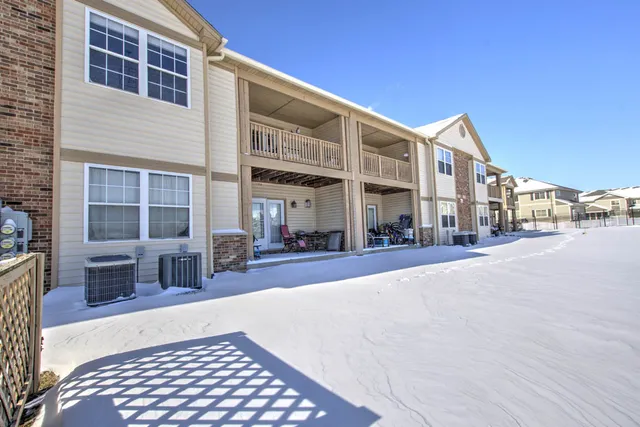 $189,000 | 3742 Thornhill Circle, Unit 3742, Champaign, IL 61822