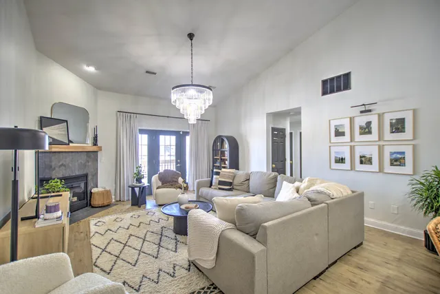 $189,000 | 3742 Thornhill Circle, Unit 3742, Champaign, IL 61822