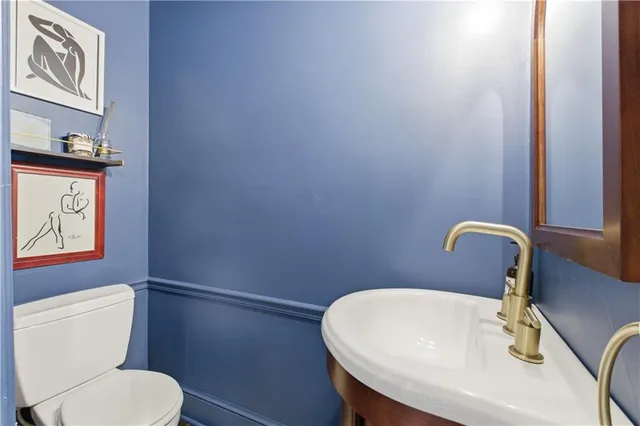 $670,000 | 401 Huntington Road, Kansas City, MO 64113