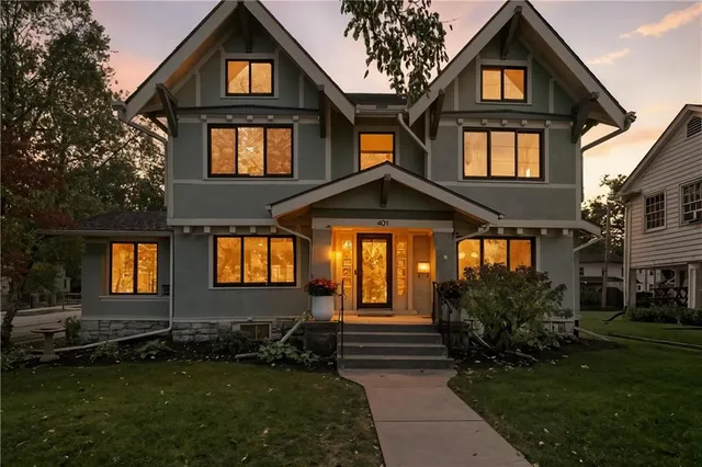 $670,000 | 401 Huntington Road, Kansas City, MO 64113