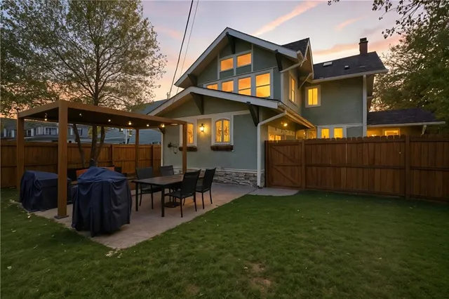 $670,000 | 401 Huntington Road, Kansas City, MO 64113