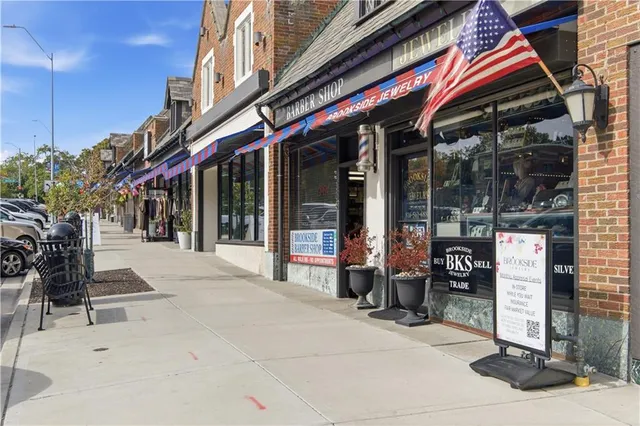 $670,000 | 401 Huntington Road, Kansas City, MO 64113