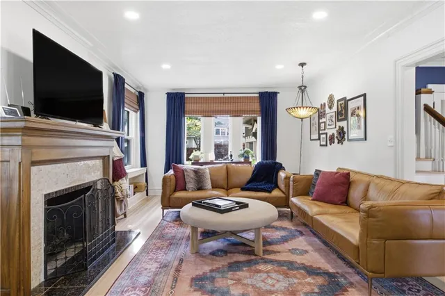 $670,000 | 401 Huntington Road, Kansas City, MO 64113