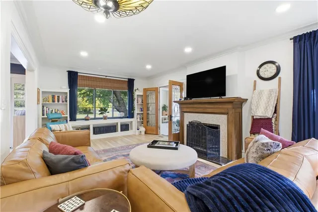 $670,000 | 401 Huntington Road, Kansas City, MO 64113