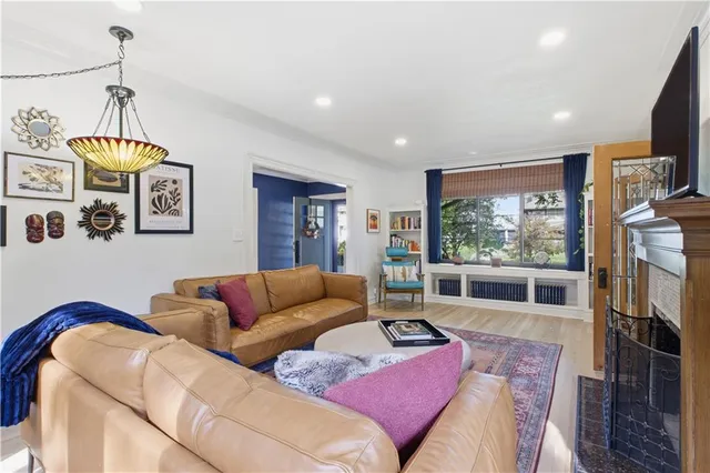 $670,000 | 401 Huntington Road, Kansas City, MO 64113