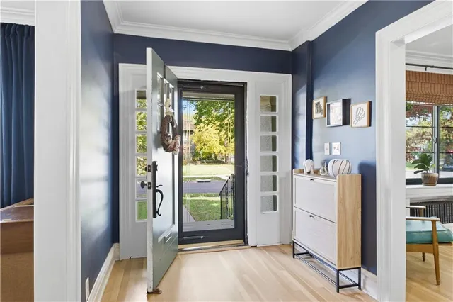 $670,000 | 401 Huntington Road, Kansas City, MO 64113