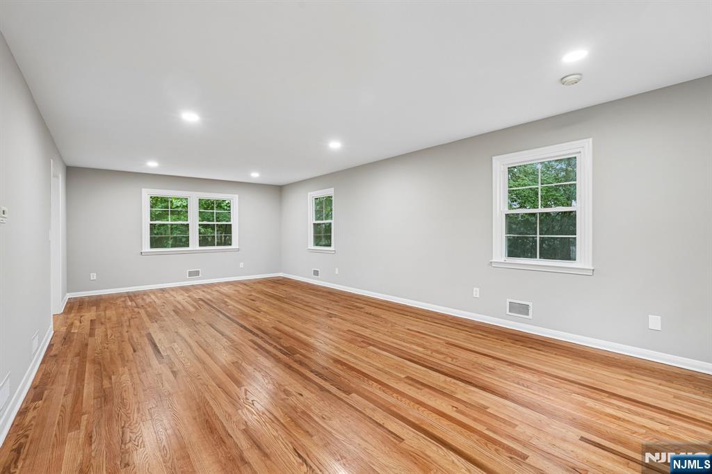 12 Apache Road Wayne, NJ 07470 - Photo 9 of 47