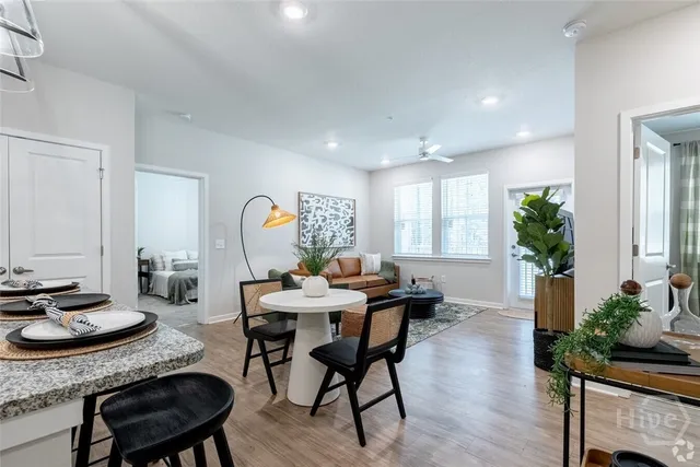 $1,640 | 5670 Ogeechee Road, Unit OAK, Savannah, GA 31405