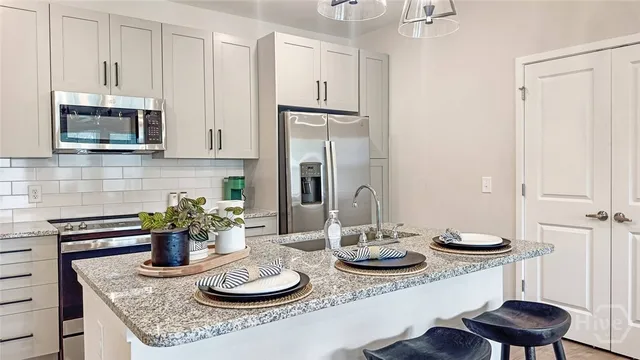 $1,640 | 5670 Ogeechee Road, Unit OAK, Savannah, GA 31405