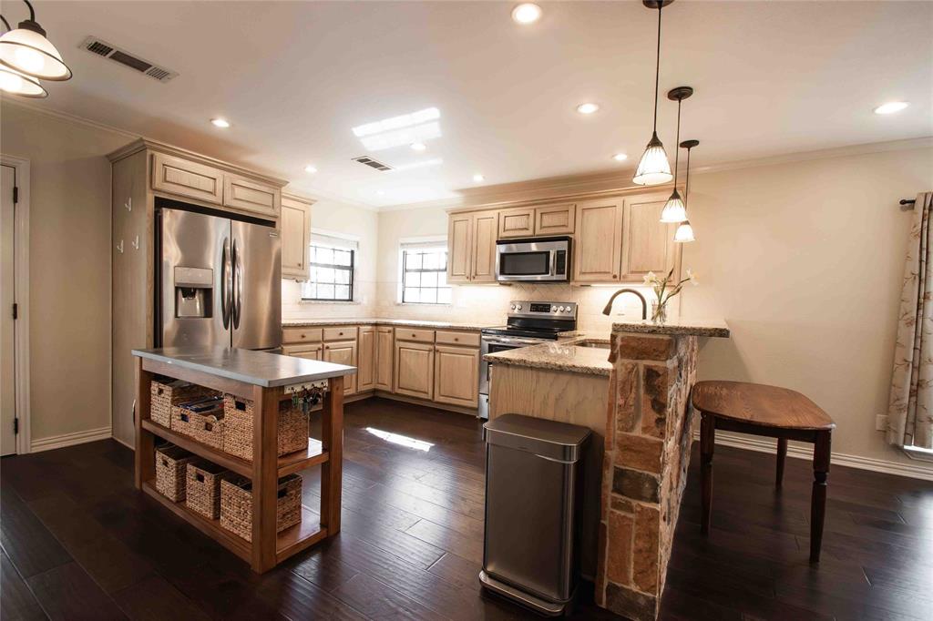 1024 Summit Ridge Murchison, TX 75778 - Photo 14 of 35 View of kitchen with moveable island
