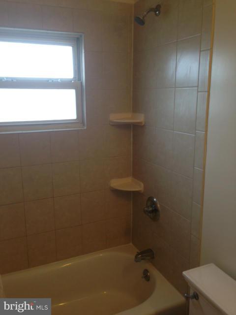 832 Arncliffe Road Baltimore, MD 21221 - Photo 4 of 15 Bath