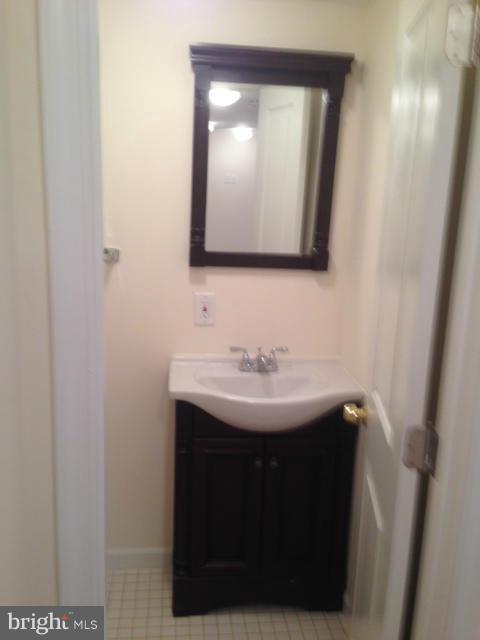 832 Arncliffe Road Baltimore, MD 21221 - Photo 9 of 15 bath