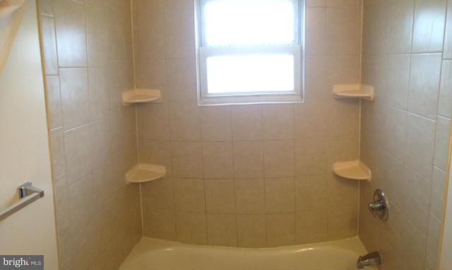 832 Arncliffe Road Baltimore, MD 21221 - Photo 10 of 15 Bath